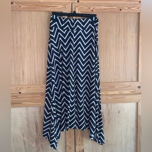 Robert Louis black white printed modest shark bite skirt size S